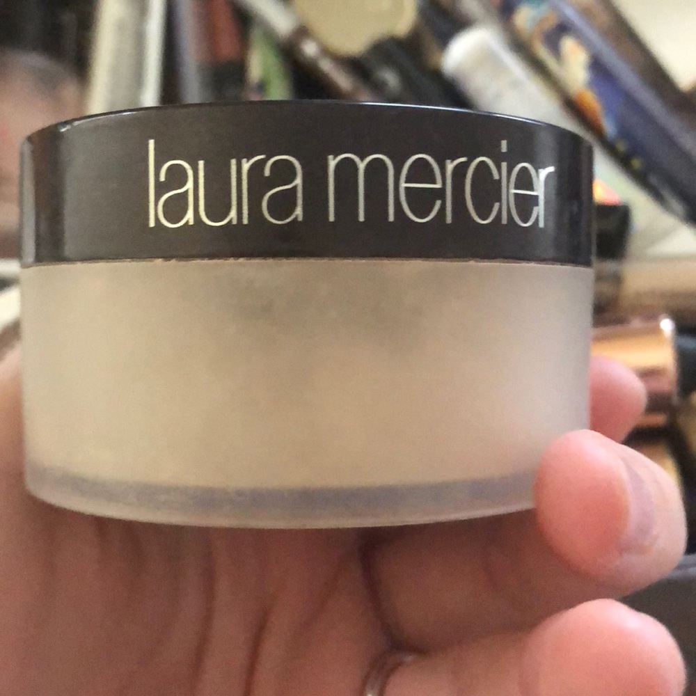 Laura mercies loose translucent powder